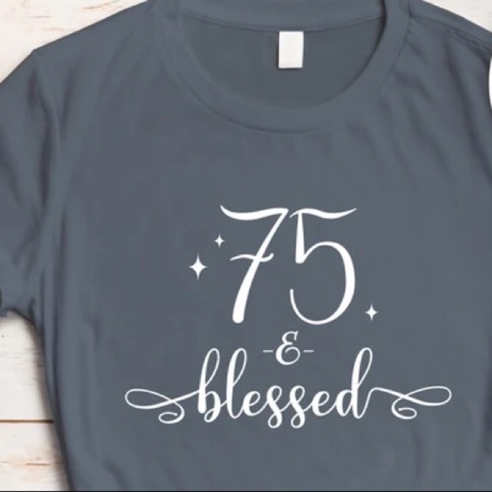 Cute 🥰 Women 👕 t-shirt - Picture 1 of 3